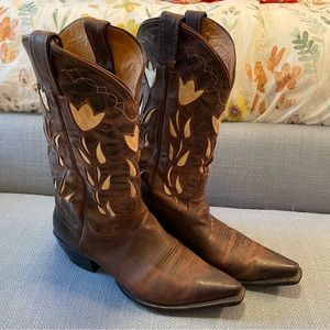 Justin Boots women’s Cowgirl Boots with floral inlays (11)